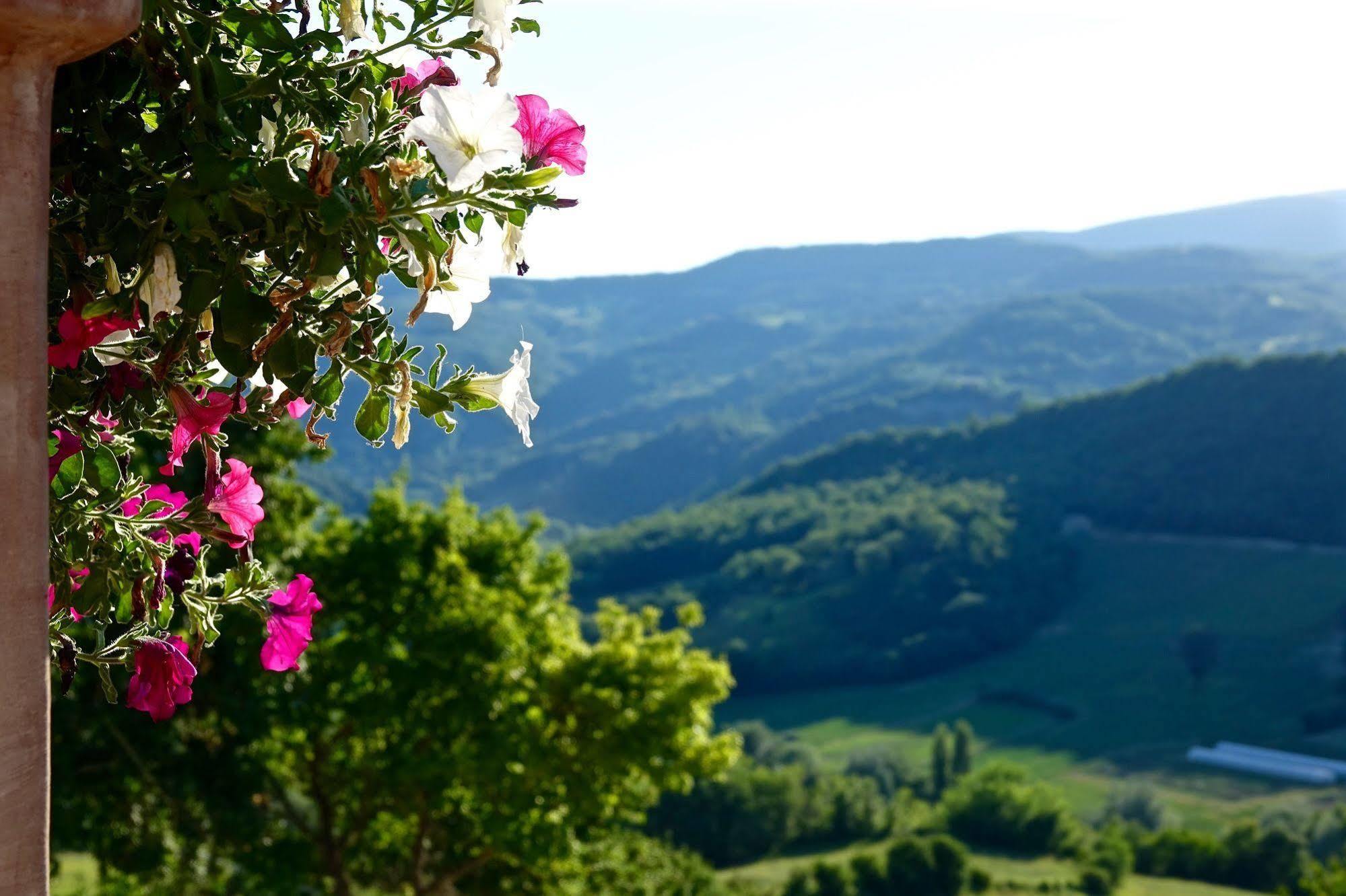Borgo Di Gallano Valtopina Luaran gambar